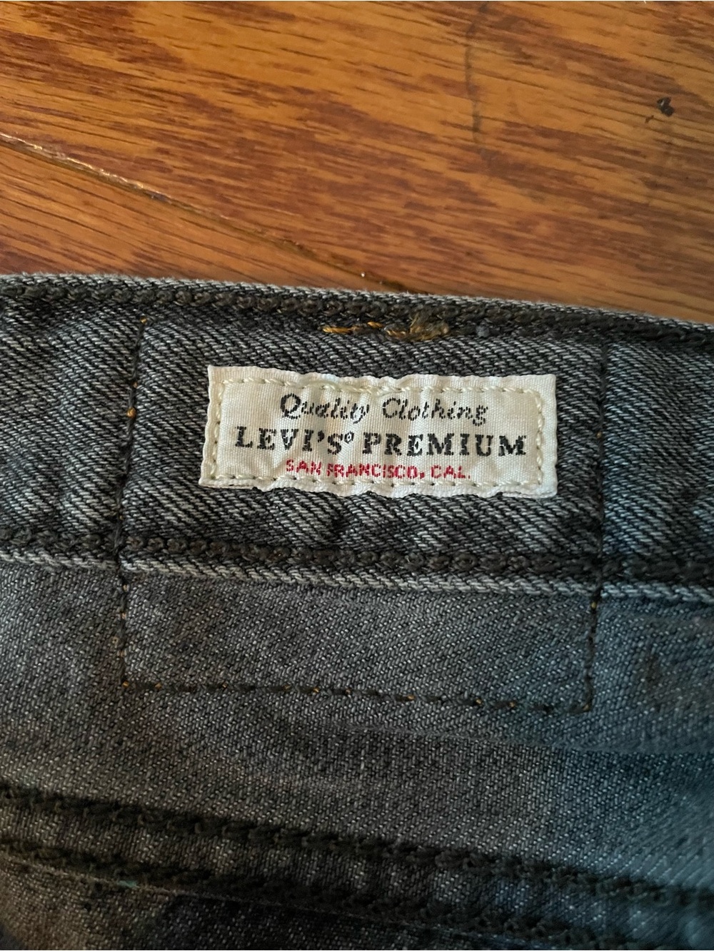 Levi's Women’s 501 Black Wash Frayed Hem Denim Cutoff Shorts - Picture 4 of 10